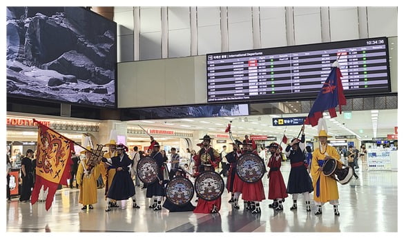 5일, 김포공항 국제선 출국장에서 진행된 전통문화행사 모습. 한국공항공사