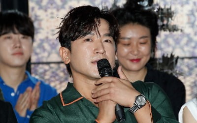 신화 이민우 '가스라이팅'한 누나 친구…26억 가로챘다