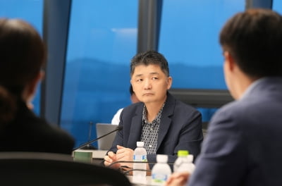 '구속 위기' 김범수 참석해 대책회의…카카오 "흔들림없이 간다"