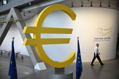 [속보] ECB, 기준금리 동결…4.25％ 유지