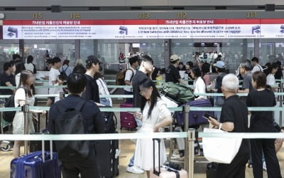 [포토] 여름 휴가철 맞아 북적이는 인천공항