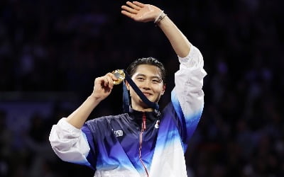 192cm 다리 쭉…'펜싱괴물' 오상욱, 대한민국에 첫 金 안겼다 [2024 파리올림픽]