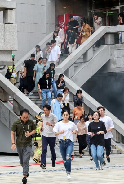  연습도 실전처럼…'지진 대응 훈련'