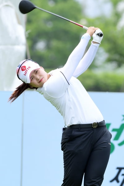 [포토] 최혜진, '디팬딩 챔피언의 힘찬 티샷'