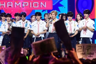 [포토] NCT 위시, 1위 수상… '시즈니 고마워~'