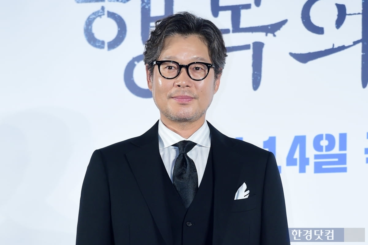 [포토] 유재명, '부드러운 눈빛'