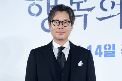 [포토] 유재명, '부드러운 눈빛'