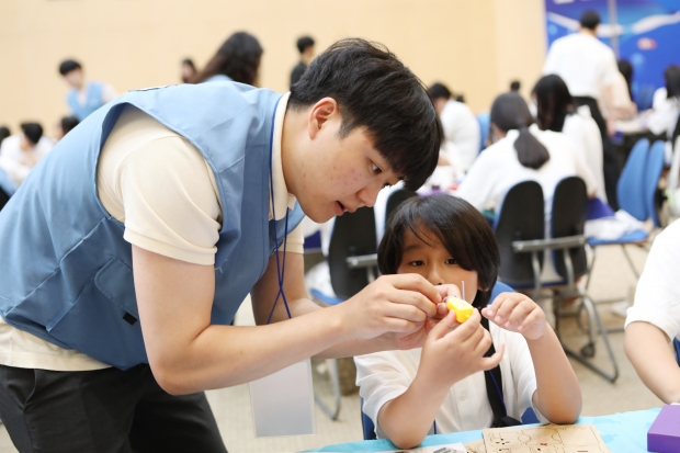 포스코퓨처엠, 푸른꿈 환경캠프 개최… “친환경 전기차 내 손으로 뚝딱”