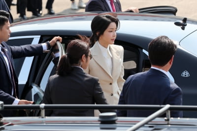 "결정내려주시면 그 뜻에 따르겠다" 김건희 문자 5건 공개됐다