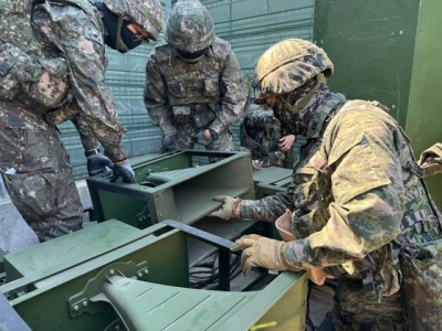 軍, 북한 오물풍선 살포에 맞대응..."대북확성기 전면 시행"