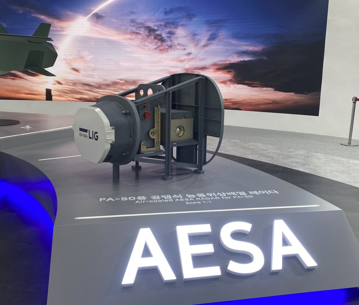 2023년 ADEX에서 전시한 LIG넥스원의 FA-50용 공랭식 AESA 레이다. 사진=LIG넥스원