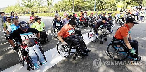 "장애인 개인예산제로 선택권 확대돼…안전한 전동휠체어 살 것"