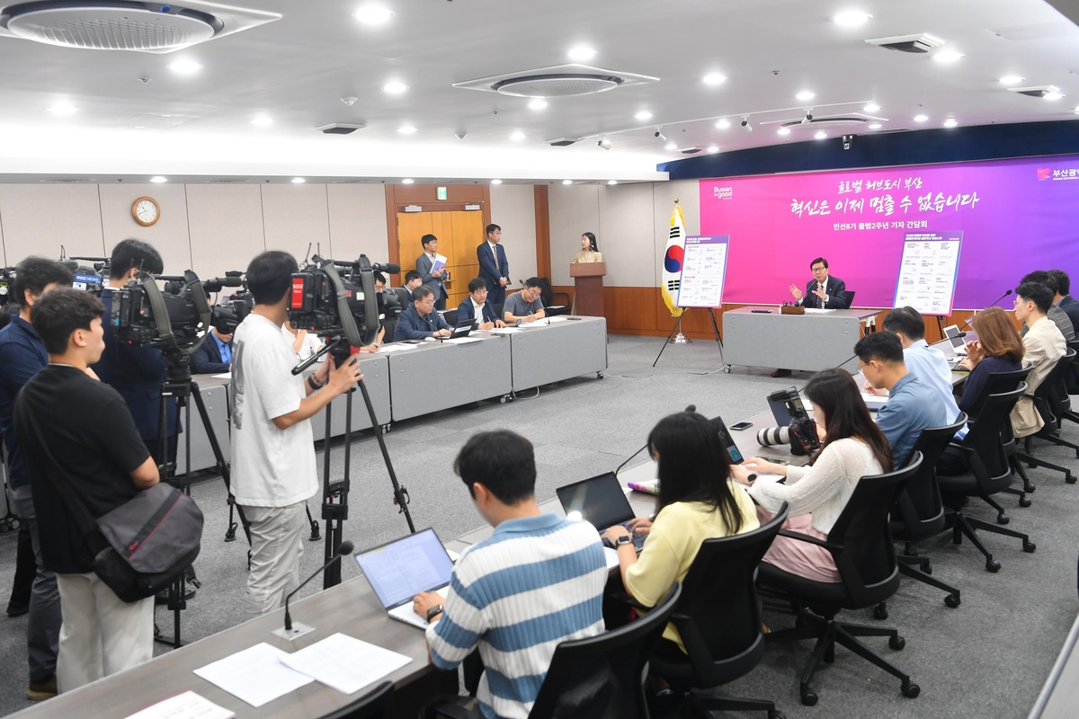 박형준 "후반기 핵심 사업은 가덕도신공항·글로벌 허브도시"