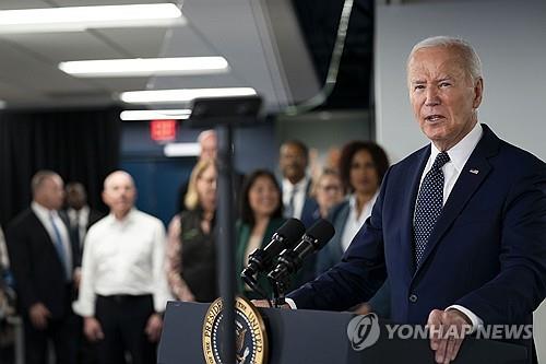 "바이든, '수일 내 대중설득 실패 땐 포기 가능성' 측근에 언급"