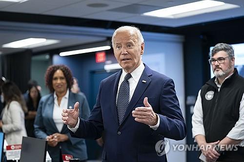 백악관 "바이든 '하차' 전혀 고려안해…시차·감기탓 토론부진"(종합)