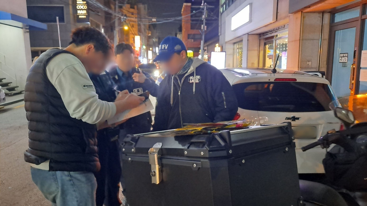 강남구 기획합동단속 통했다…"길거리 불법 전단 '제로'"