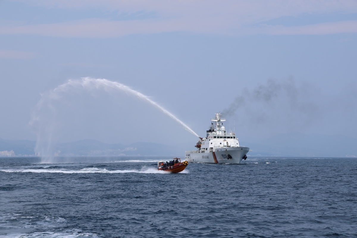 동해해경청·해군 제1함대사령부, 외국 어선 합동 단속훈련