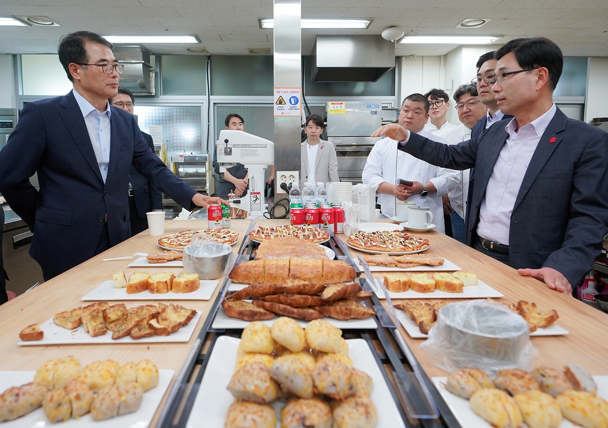 신세계푸드, 남해 마늘 활용 제품 출시…남해군과 MOU