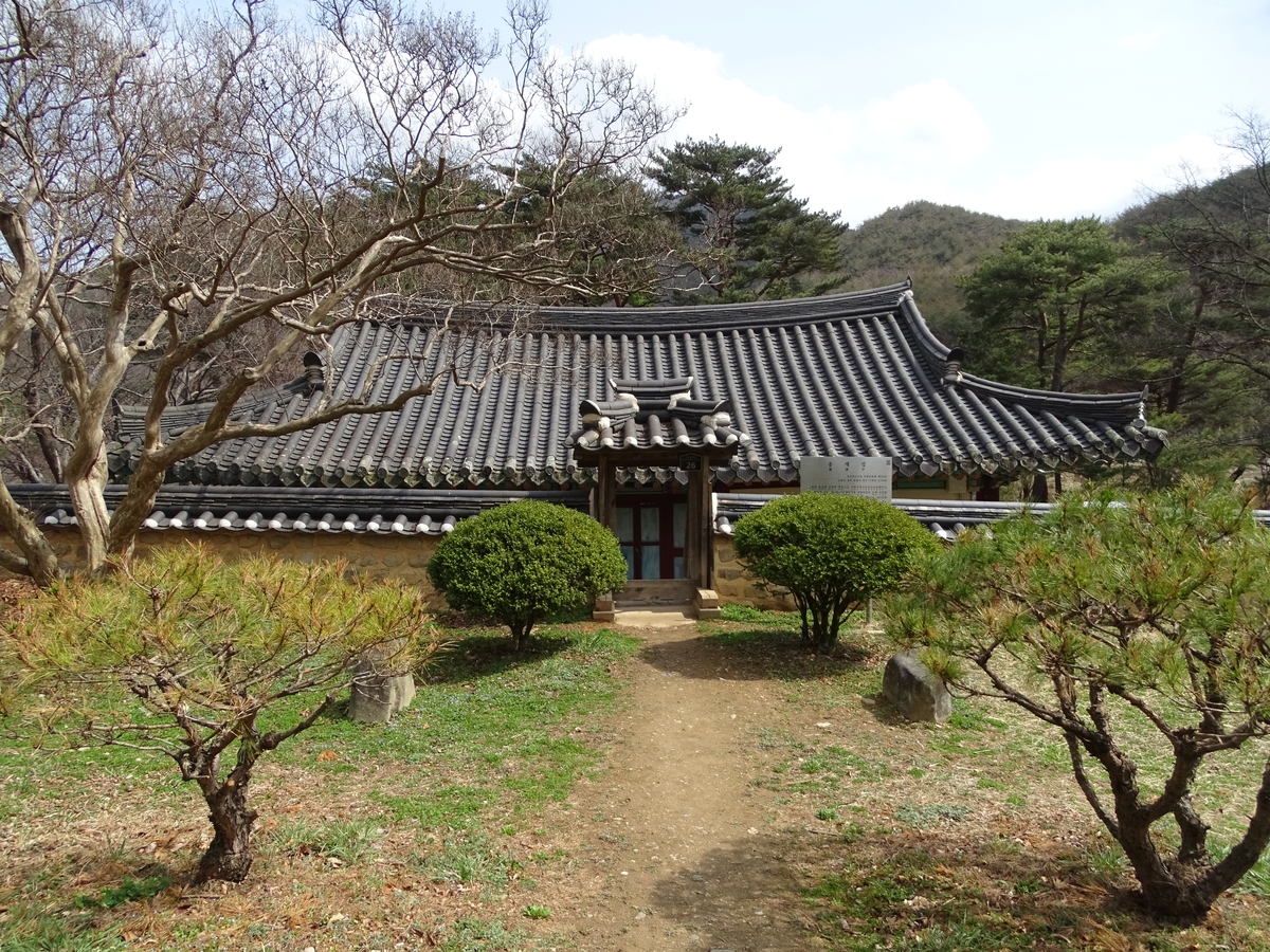 푸른 숲·계곡과 하나 된 정자…포항 용계정·분옥정 보물 된다