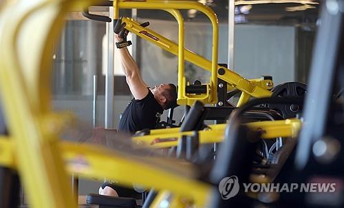 [위클리 건강] "콜라색 소변 '횡문근융해증'…여름철 근력운동 주의하세요"