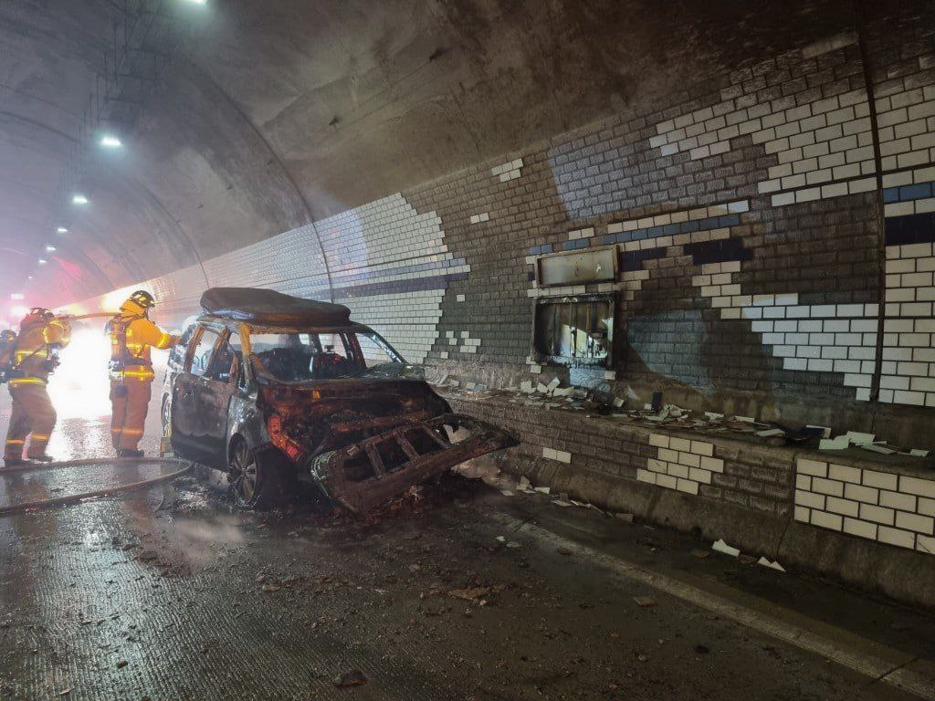 제2경인고속도로 청계산3터널서 차량 화재…인명피해 없어