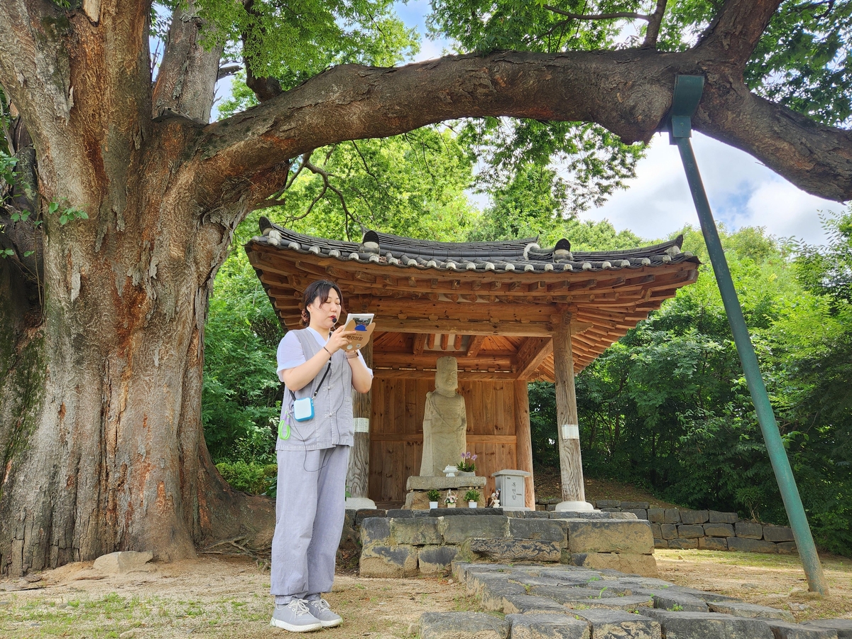 "반려견과 절로 떠나요"…증평 미륵사 '댕플스테이' 가보니