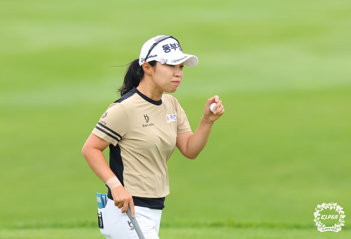 이가영, KLPGA 투어 롯데오픈 3R 선두…김수지 3타 차 추격