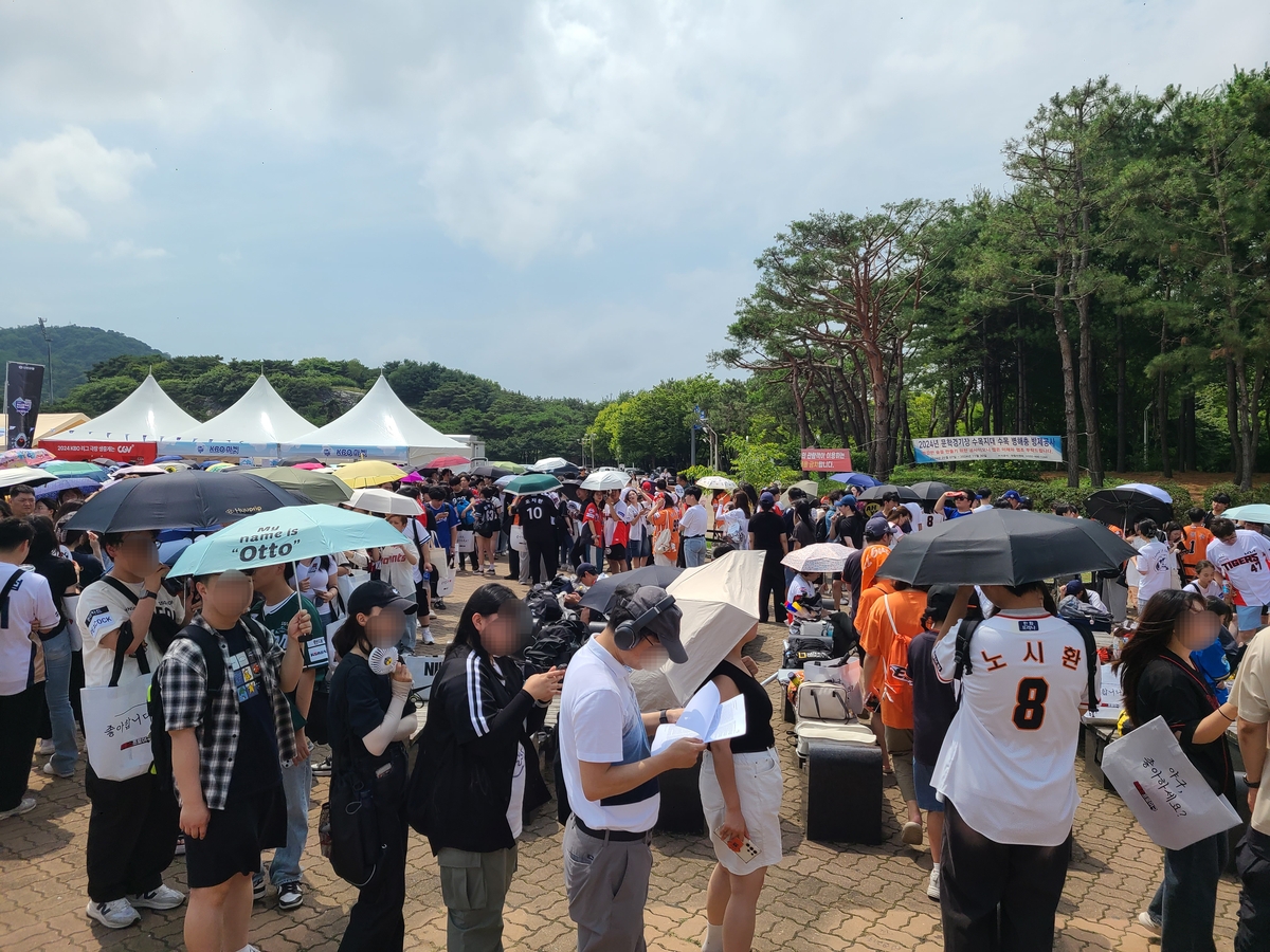 강풍도, 땡볕도 못 막은 야구 팬심…KBO 올스타전 열기 후끈