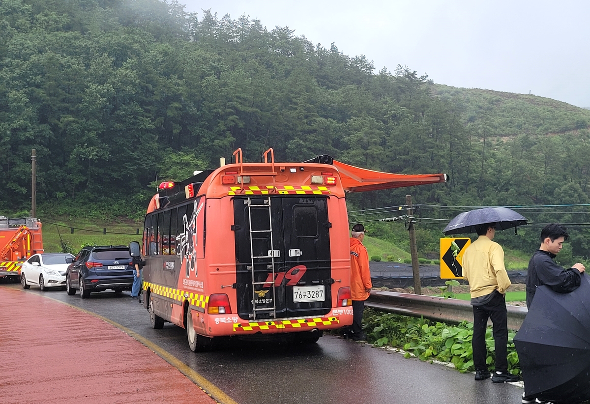 [르포] "빗소리 놀라 나와보니 이웃집 흔적 없이 사라져"