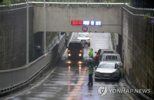 [오송참사 1년] ③ '제2의 참사 막자'…차단시설·구명봉 설치 '한창'