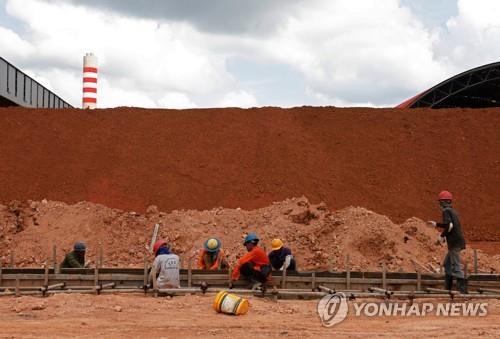 인니, 보크사이트 원광 수출 재개 검토…연 1천700만t 남아