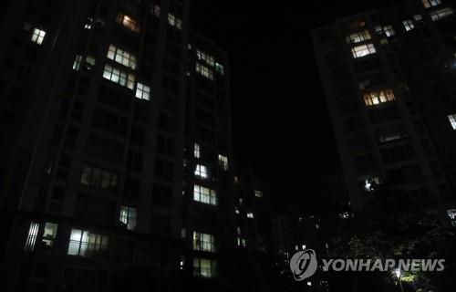 "나이 들면 편해질 줄 알았는데…" 60대에 시작한 경비원의 삶