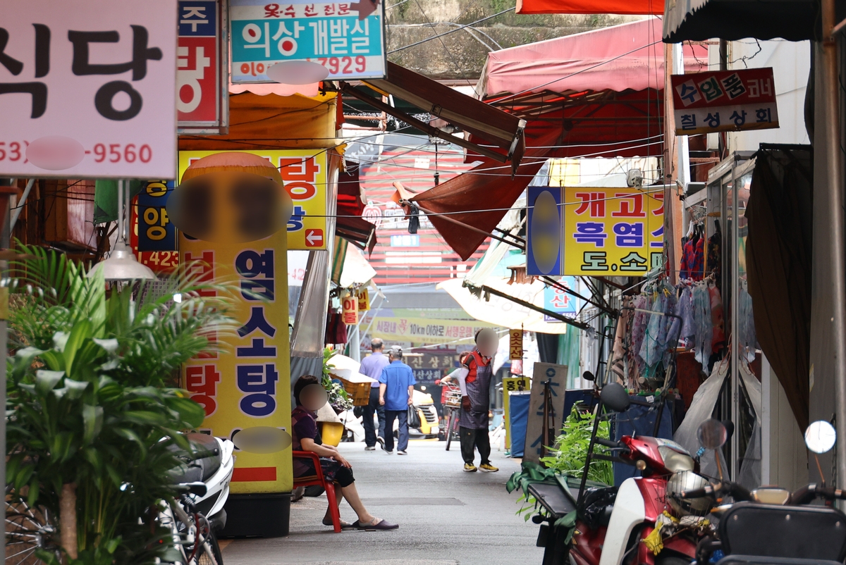 "이제 어떻게 살아야 하나"…칠성개시장 상인들의 초복날 '한숨'