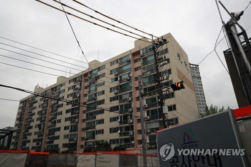 '반포 현대' 재건축 부담금 넉달 만에 부과 착수…조합은 반발