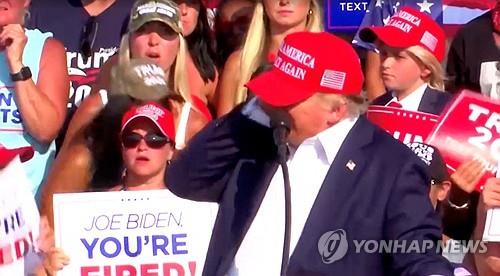 [트럼프 피격] 경호구멍 의문 풀리나…"저격수 안전우려 지붕에 미배치"