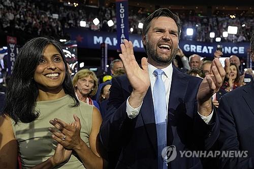 [美공화 전대] 인도계 부통령후보 부인에 인도언론도 들썩…"트럼프에 도움"