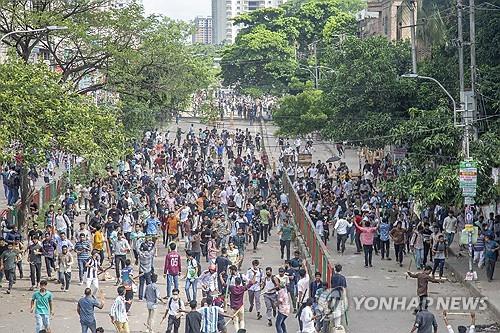 방글라 '공직 할당제' 찬반 시위 격화…6명 사망 속 휴교령