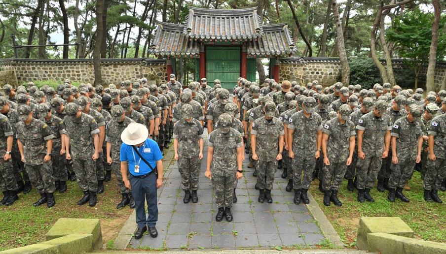 해군사관생도, 3함대 방문…충무공 호국정신 되새겨