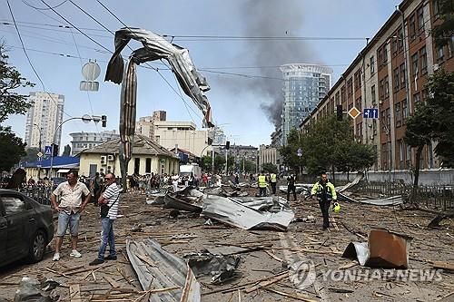 우크라전 발발 후 러시아서 65만명 조국 떠나 해외로