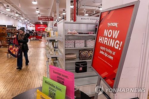 美, 2주 이상 실업수당 청구 2년7개월만에 최고…고용냉각 신호