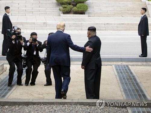 [美공화 전대] 트럼프, 작심하고 김정은에 '추파'…한반도 정세 영향은