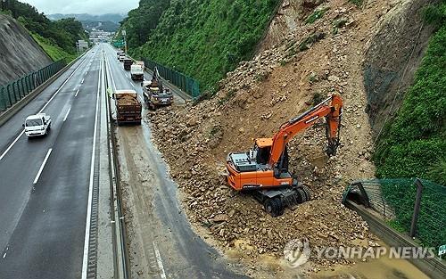 평택 세교지하차도·용인 금어2교 부근 고속도, 통행 재개(종합)