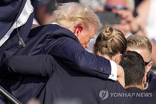 "트럼프 총격범, 범행 당일 드론 띄워 유세장 구조 파악"