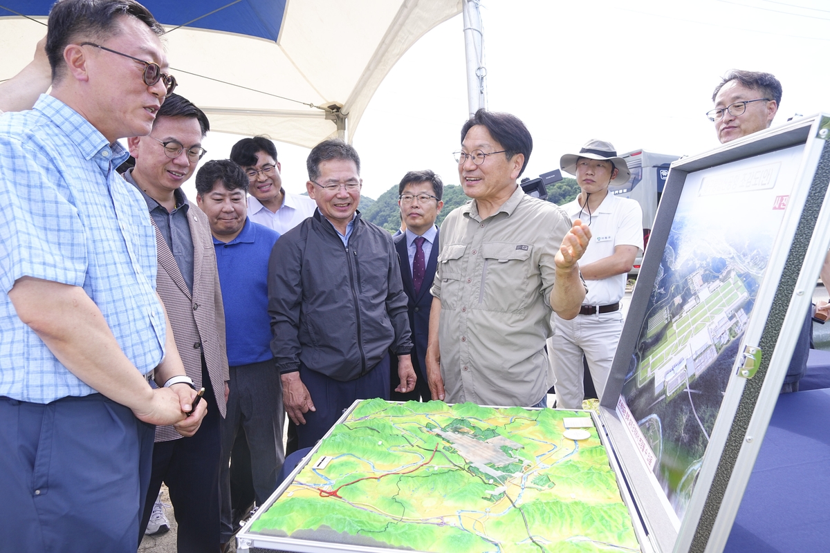 강기정 광주시장, TK 신공항 현장 찾아 공항 이전 해법 모색