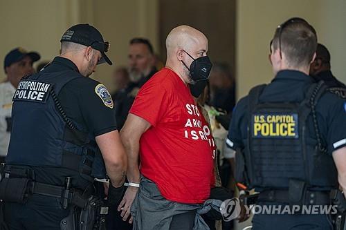 '뜨거운 감자' 네타냐후 연설 앞두고 반전시위대 美의회서 농성