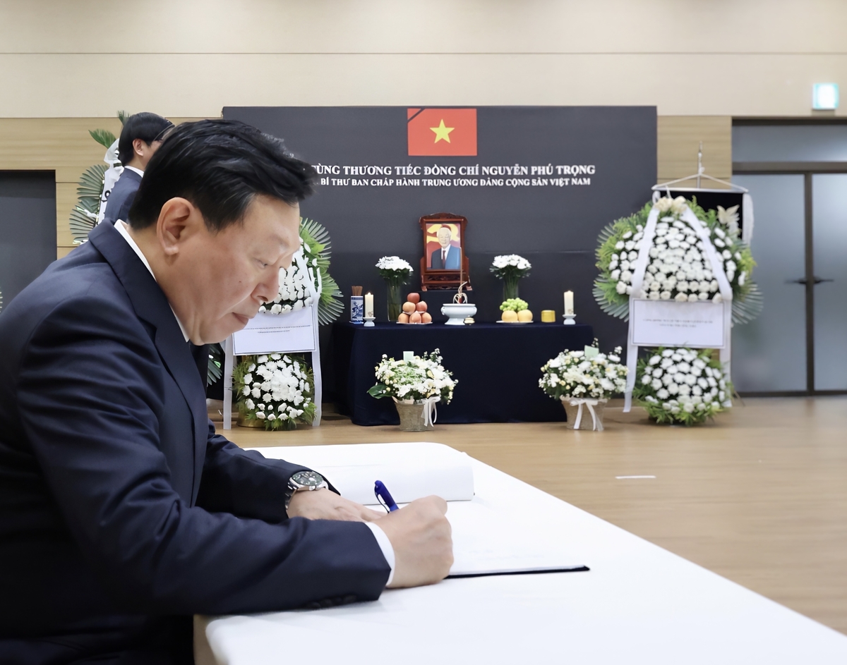 신동빈 롯데 회장, 응우옌 푸 쫑 베트남 공산당 서기장 조문