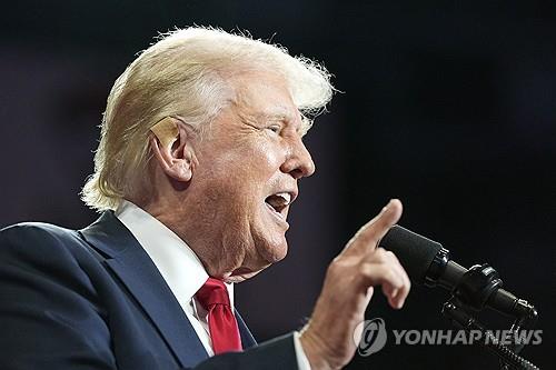 트럼프, 국기 훼손시위에 "수치…이러니 김정은, 우릴 아기로봐"(종합)