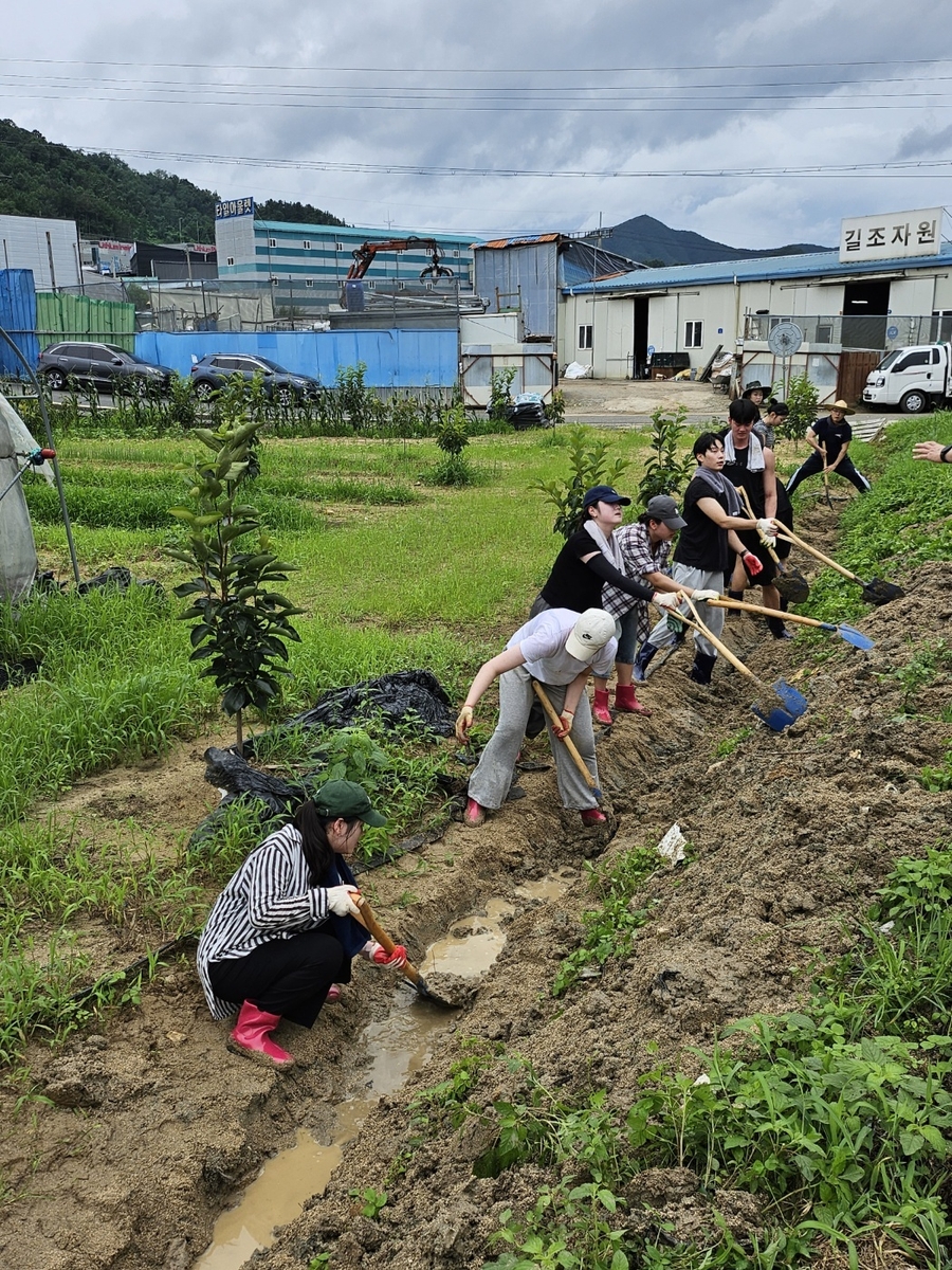 충남 수해 복구현장에 봉사자 위한 무료 식당 등 온정 답지