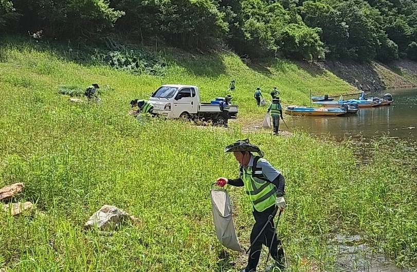 양구군, 녹조 예방 활동 강화…주요 하천에 감시단 배치