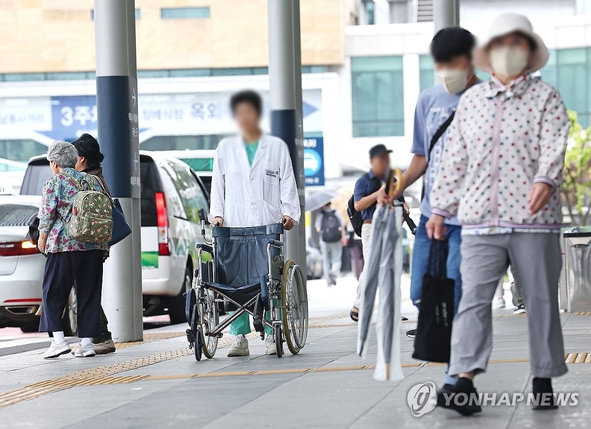 의정 갈등에 정치권 '공공의대'로 가세